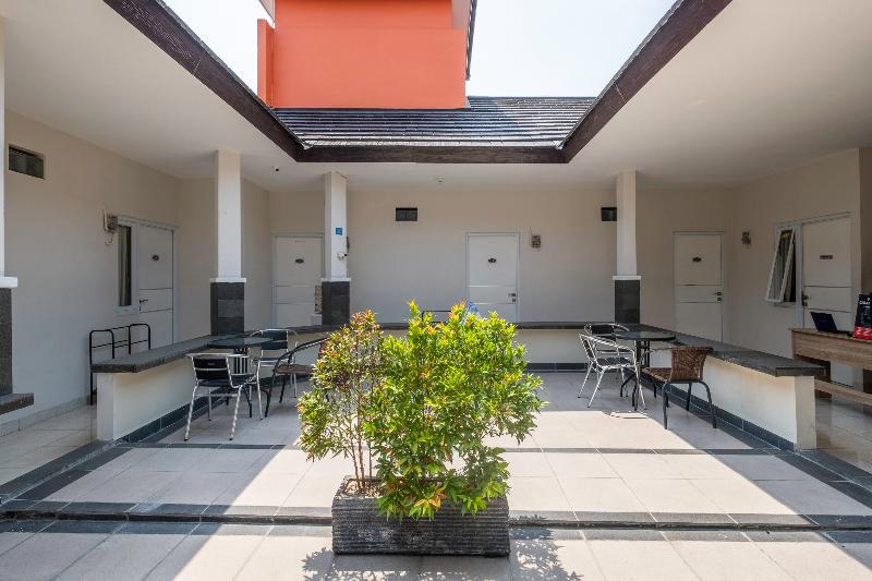 Life Side Corner - Lobi