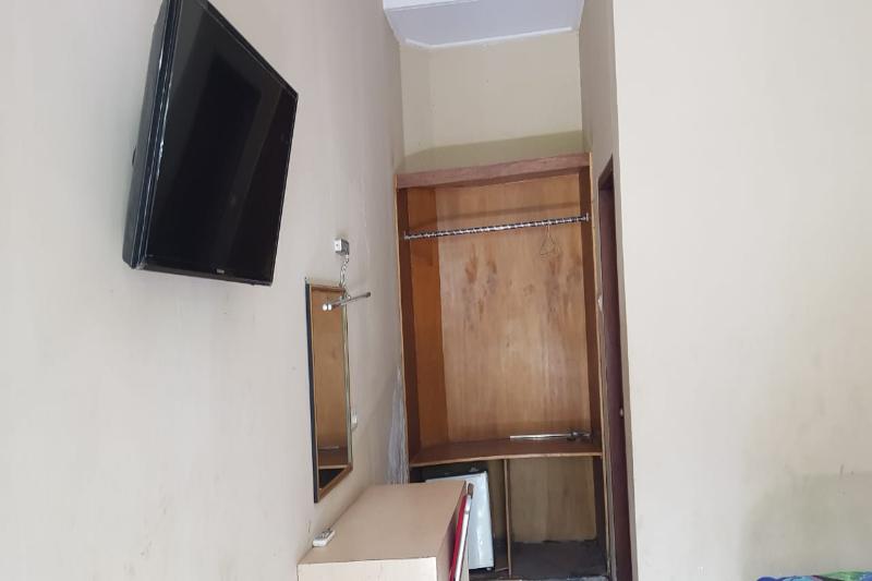 OYO 2320 Hotel Charvita - Oda