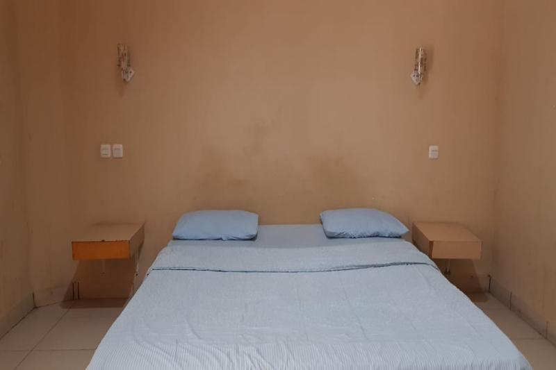 OYO 2320 Hotel Charvita - Oda