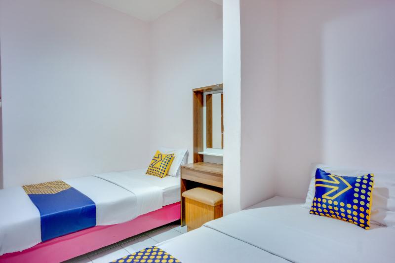 OYO 2214 Wisma Jampea - Oda