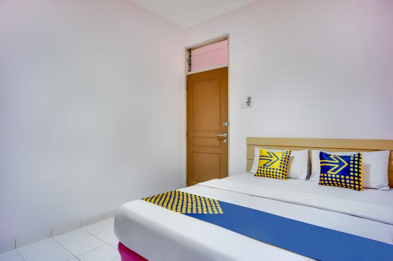 OYO 2214 Wisma Jampea - Oda
