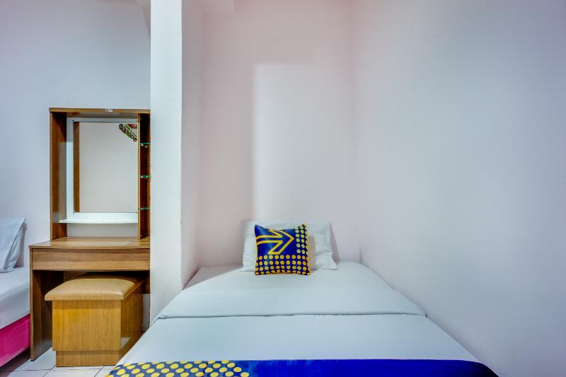 OYO 2214 Wisma Jampea - Oda