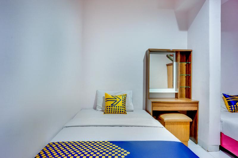 OYO 2214 Wisma Jampea - Oda