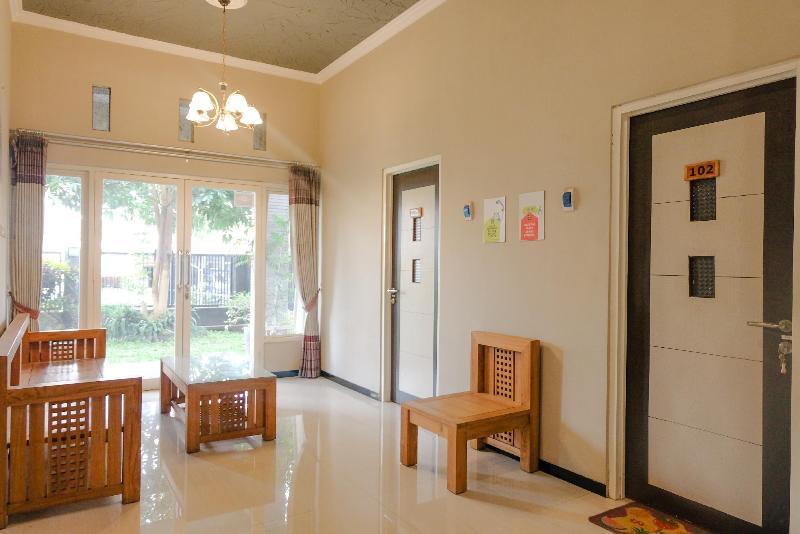 Gerbera House - Kos Putri - Lobi