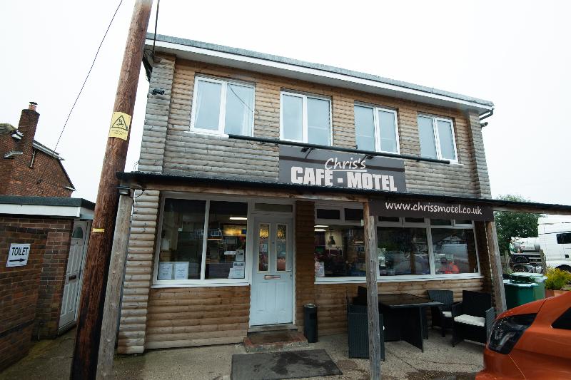 Chris's Motel - Genel