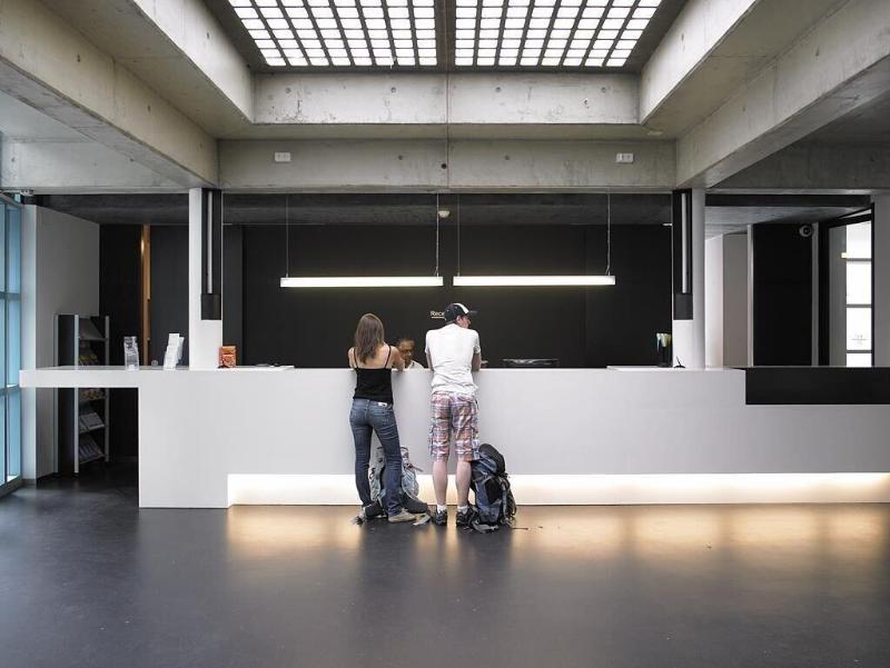 Geneva Hostel - Lobi