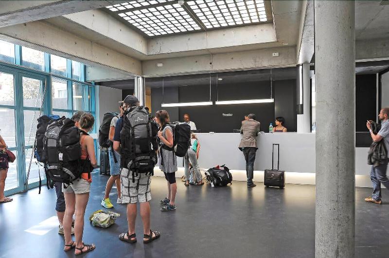 Geneva Hostel - Lobi