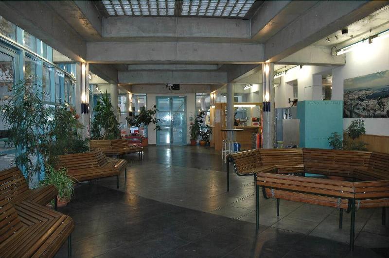 Geneva Hostel - Lobi