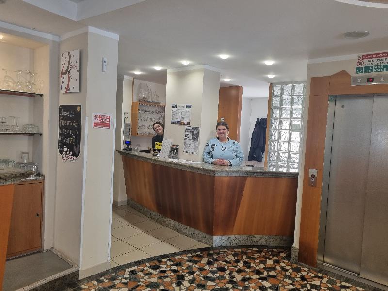 Hotel Marina - Lobi