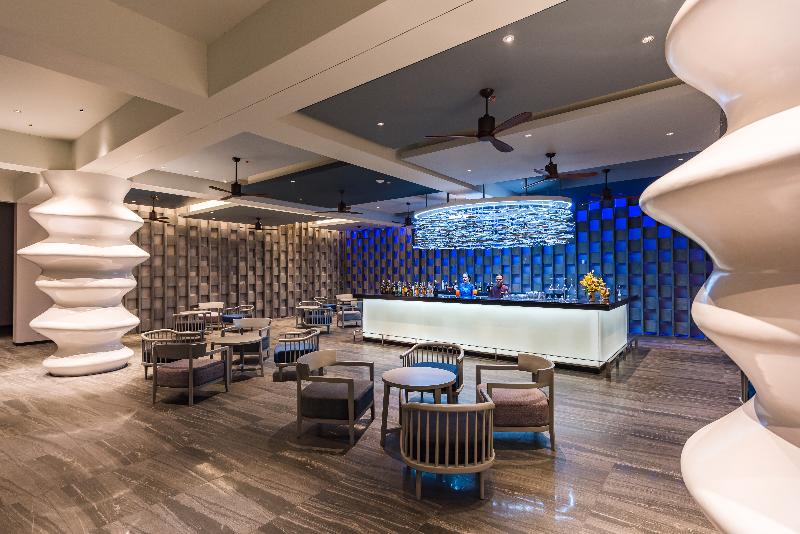 Oceanfront Beach Resort and Spa - Bar