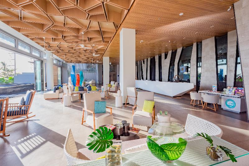 Oceanfront Beach Resort and Spa - Lobi