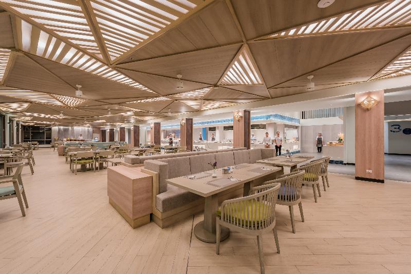 Oceanfront Beach Resort and Spa - Restoran