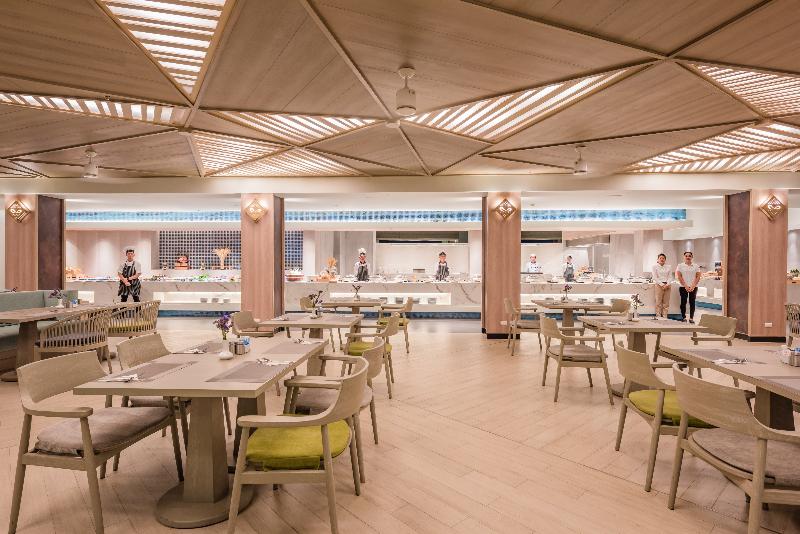 Oceanfront Beach Resort and Spa - Restoran