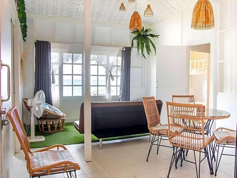 Cliff Cottage - Genel
