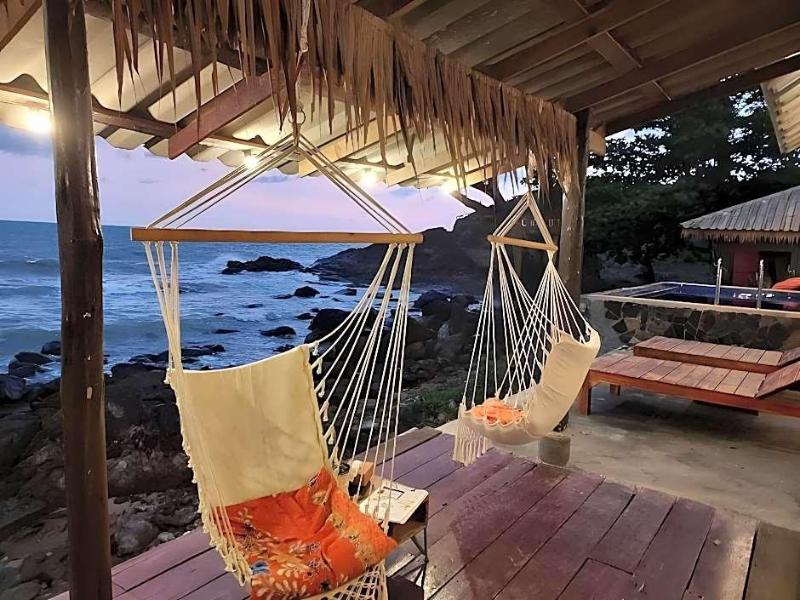 Cliff Cottage - Genel
