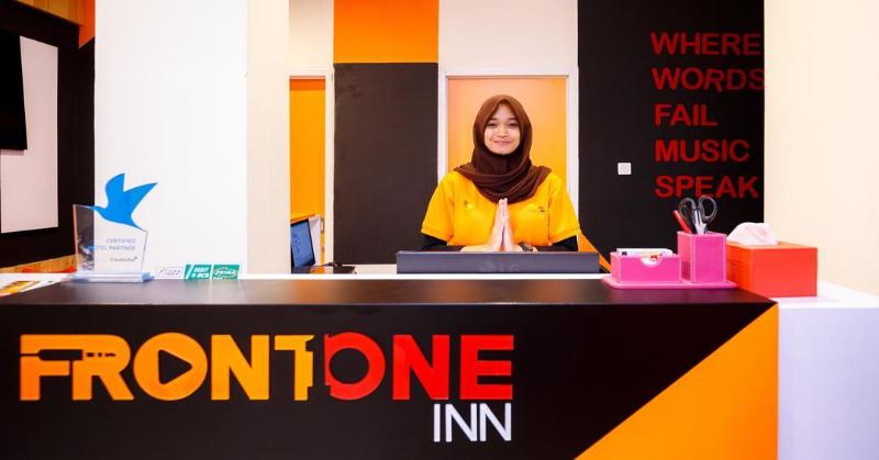 Front One Inn Muntilan - Lobi
