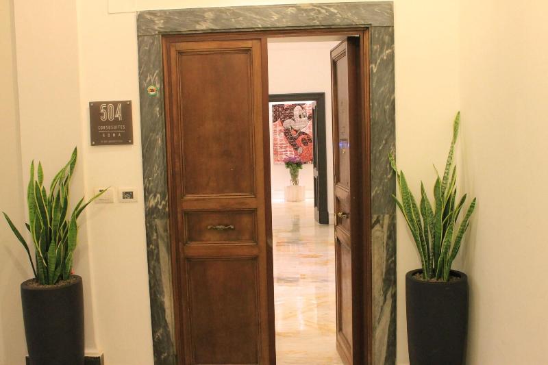 504 Corso Suites - Lobi