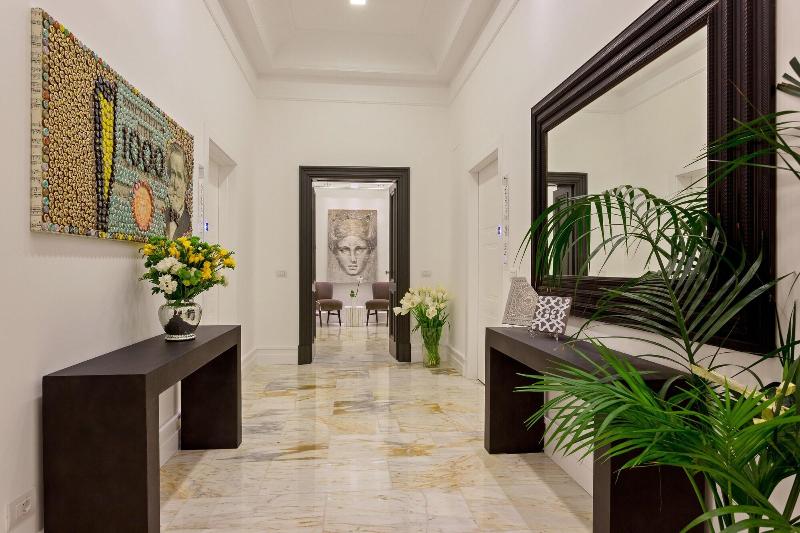 504 Corso Suites - Lobi