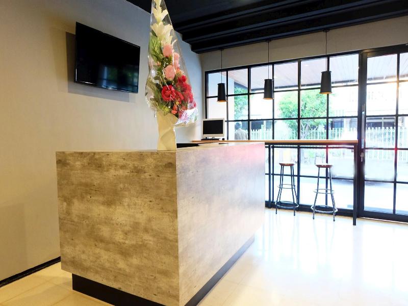 Livinn Hostel City Center Surabaya - Lobi