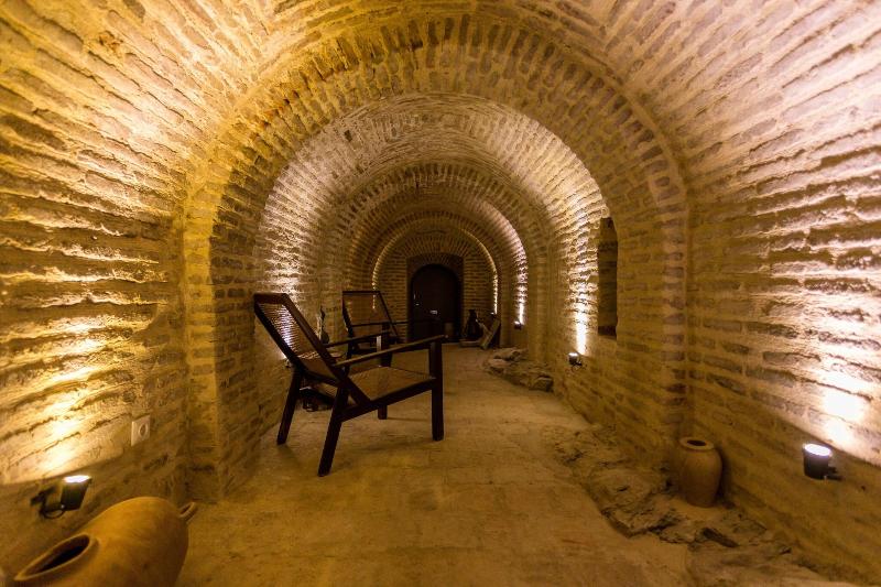 Castle In Old Town - Lobi