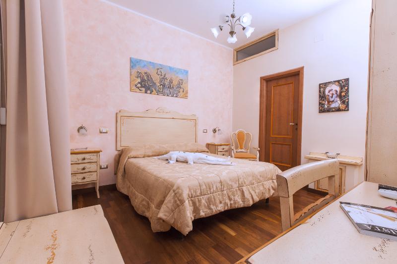 Stupor Mundi Bed and Breakfast - Oda