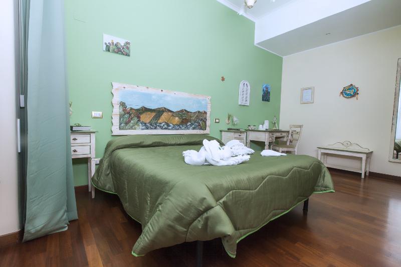 Stupor Mundi Bed and Breakfast - Oda