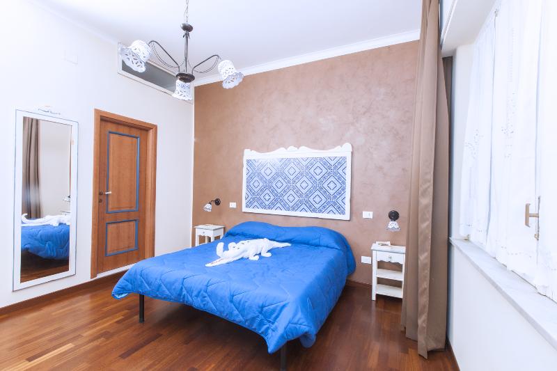 Stupor Mundi Bed and Breakfast - Oda