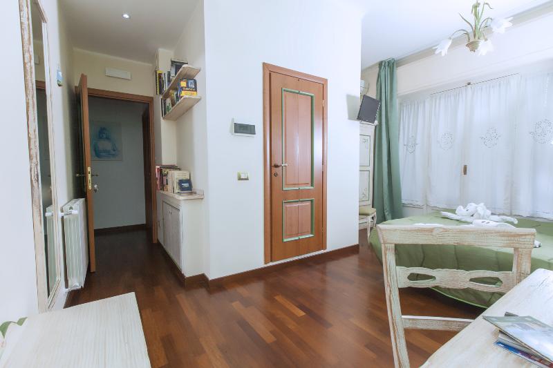 Stupor Mundi Bed and Breakfast - Oda