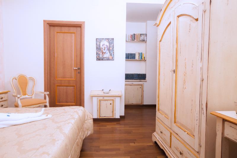 Stupor Mundi Bed and Breakfast - Oda
