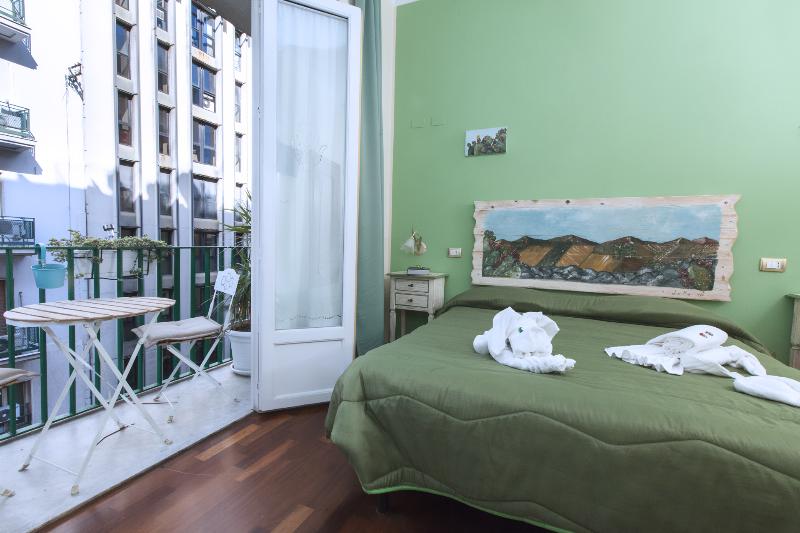 Stupor Mundi Bed and Breakfast - Oda