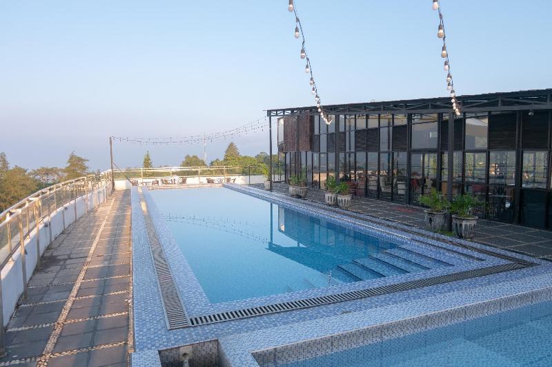 K Hotel Kaliurang Yogyakarta - Havuz