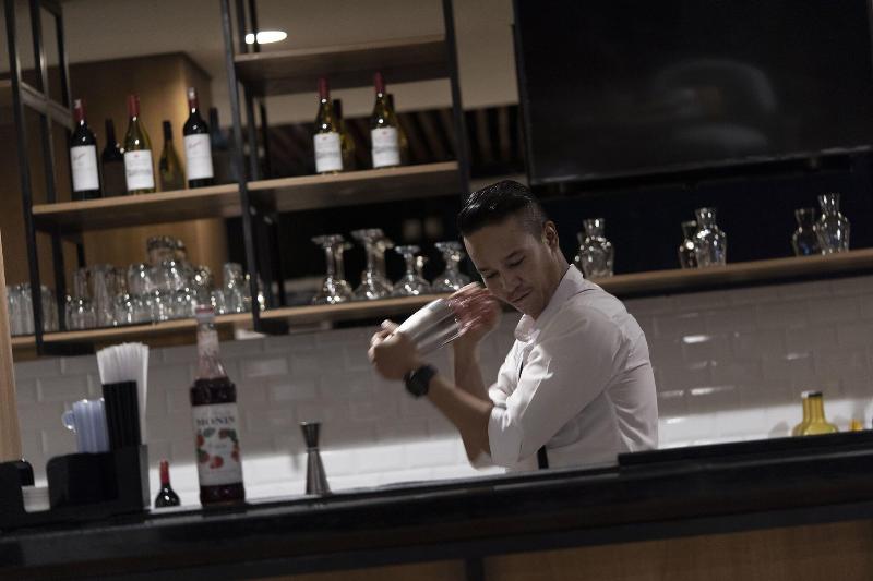 Batiqa Hotel Darmo Surabaya - Bar