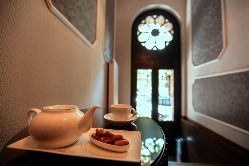 Tea for Two - Lobi