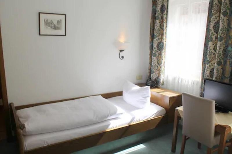 Hocher Hotel Cafe - Oda