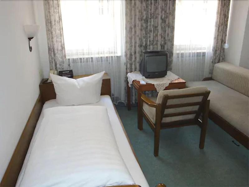 Hocher Hotel Cafe - Oda