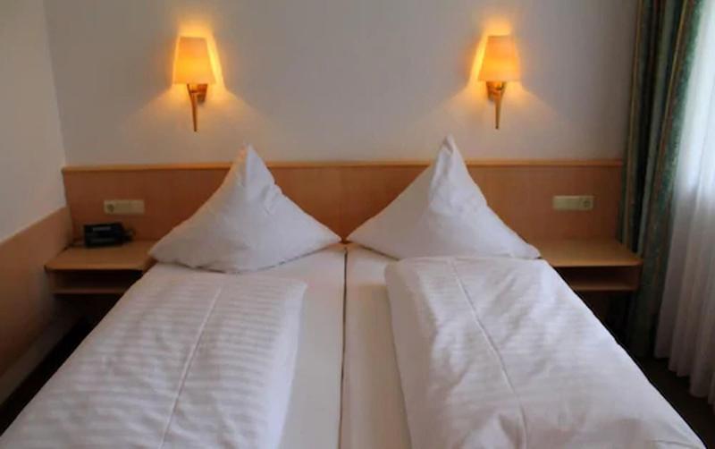 Hocher Hotel Cafe - Oda