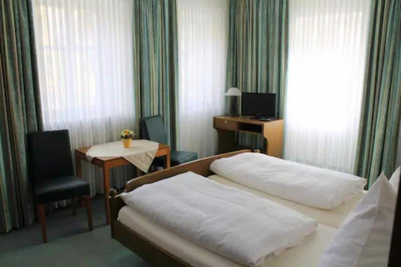 Hocher Hotel Cafe - Oda