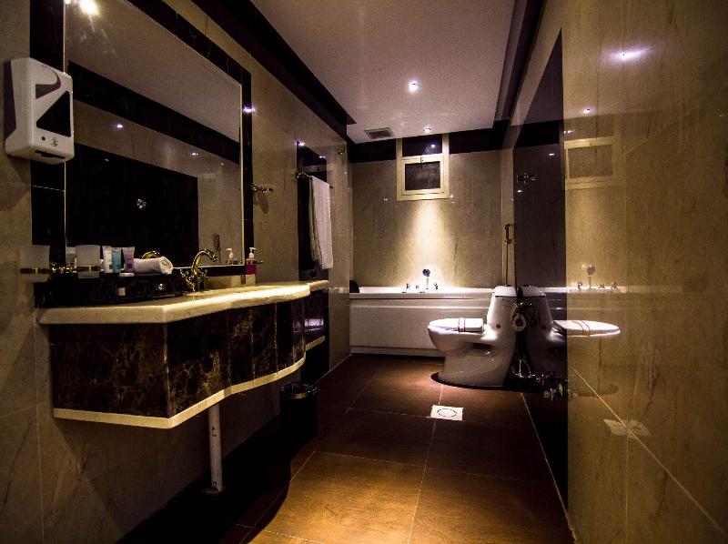 Rest Night Hotel Suites Al Hamra - Oda