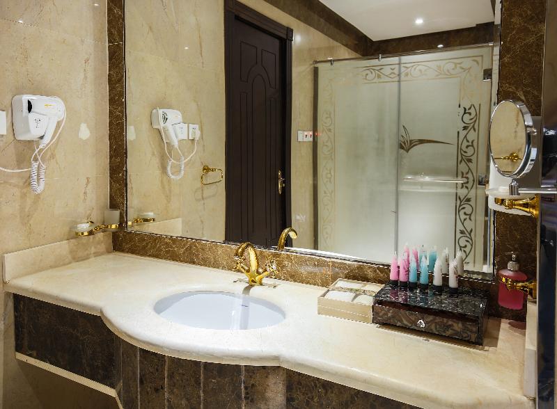 Rest Night Hotel Suites Al Hamra - Oda