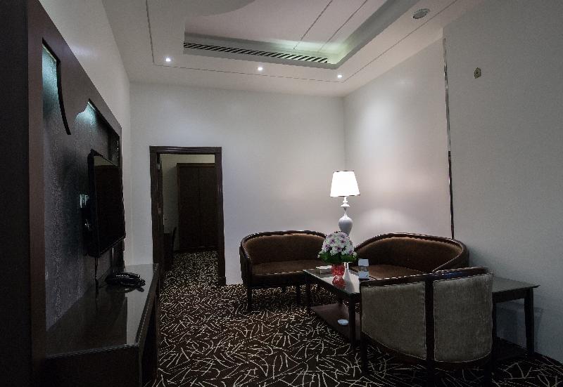 Rest Night Hotel Suites Al Hamra - Oda