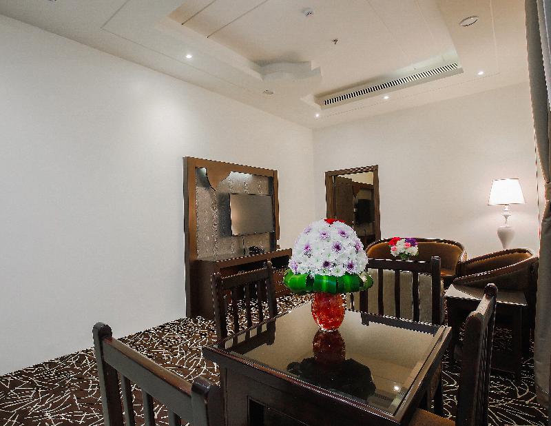 Rest Night Hotel Suites Al Hamra - Oda
