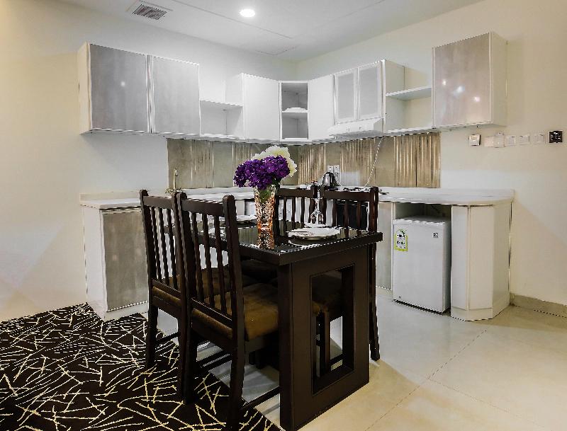 Rest Night Hotel Suites Al Hamra - Oda