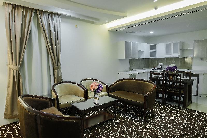 Rest Night Hotel Suites Al Hamra - Oda