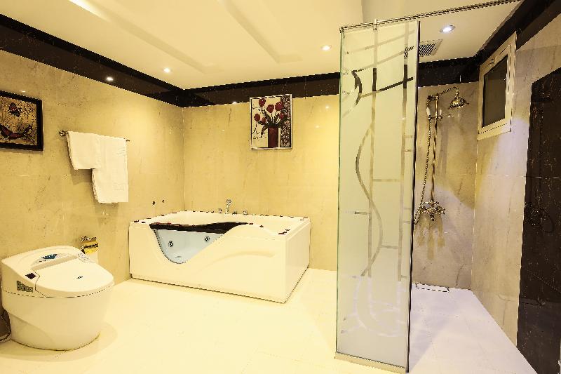 Rest Night Hotel Suites Al Hamra - Oda