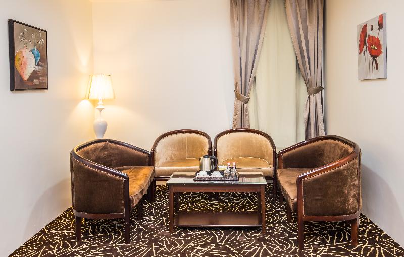 Rest Night Hotel Suites Al Hamra - Oda