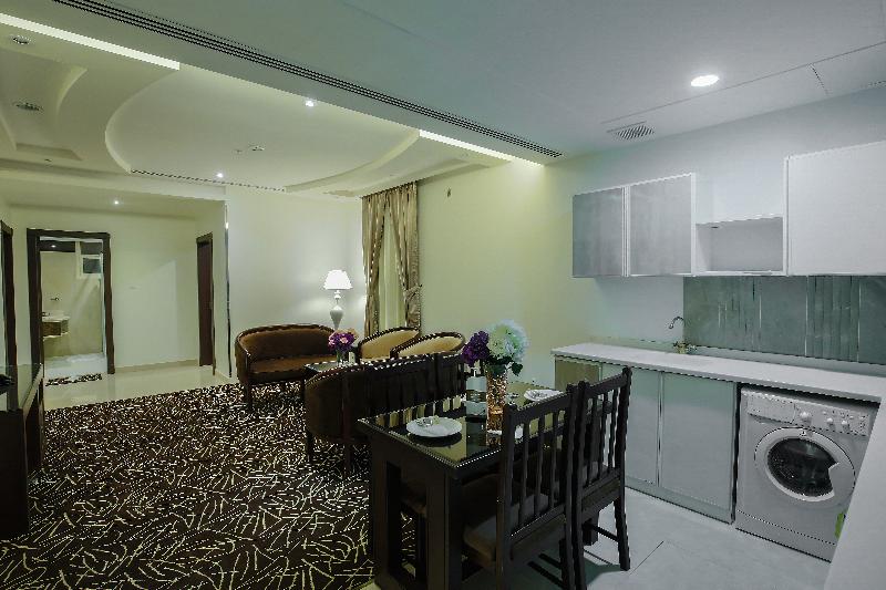 Rest Night Hotel Suites Al Hamra - Oda