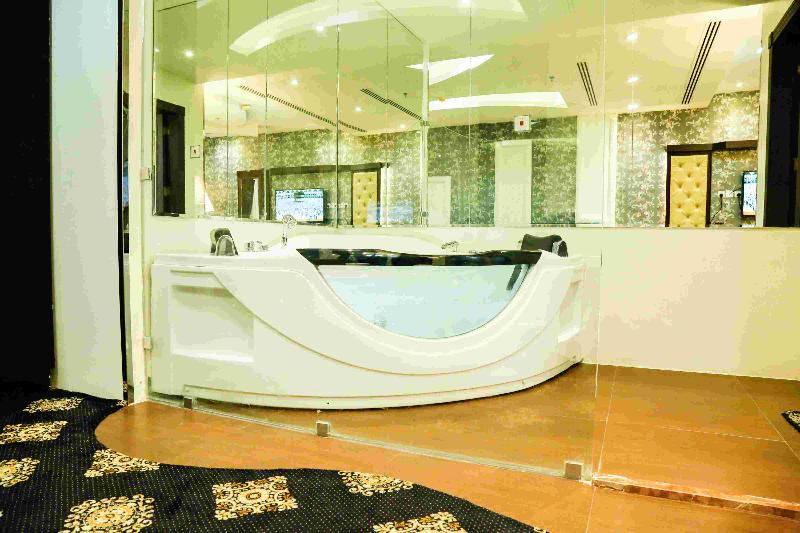 Rest Night Hotel Suites Al Hamra - Oda