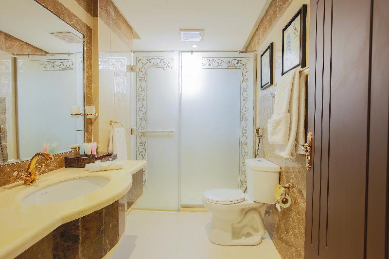 Rest Night Hotel Suites Al Hamra - Oda