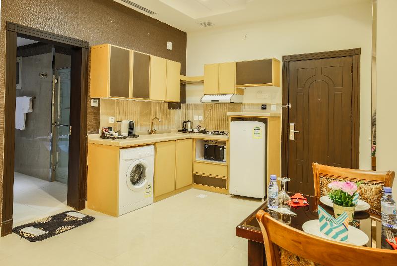 Rest Night Hotel Suites Al Hamra - Oda