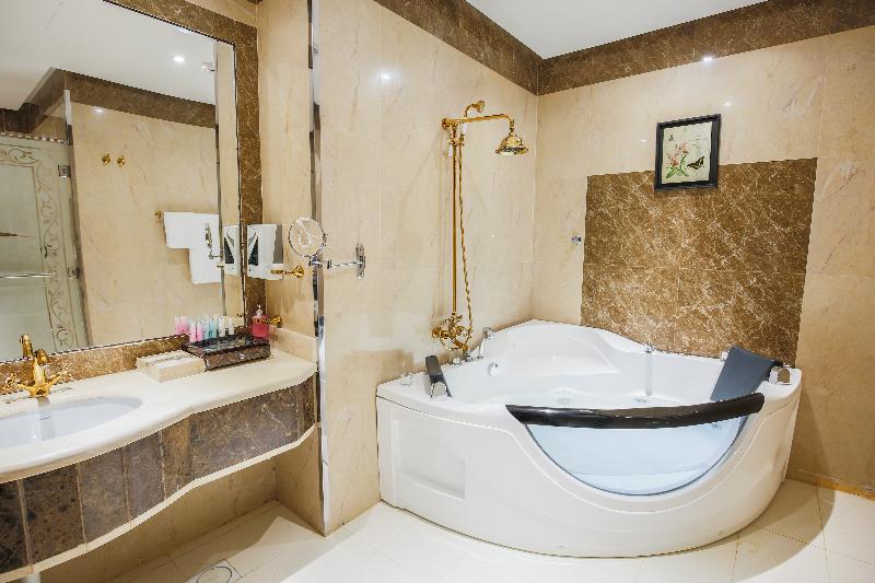 Rest Night Hotel Suites Al Hamra - Oda